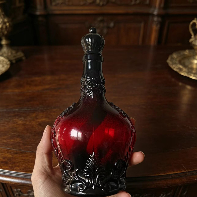 Blood-Red Wine Bottle, Bloodborne, Cthulhu, Lord of the Occult, Desktop Ornament, Vampire Vase, Dark Style, Film Props Blood-Red Wine Bottle, Bloodborne, Cthulhu, Lord of the Occult, Desktop Ornament, Vampire Vase, Dark Style, Film Props