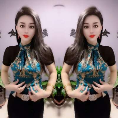 The new Spring 2022 European station fashion, stylish, versatile, slimming, stand-up collar printed pullover base layer for women