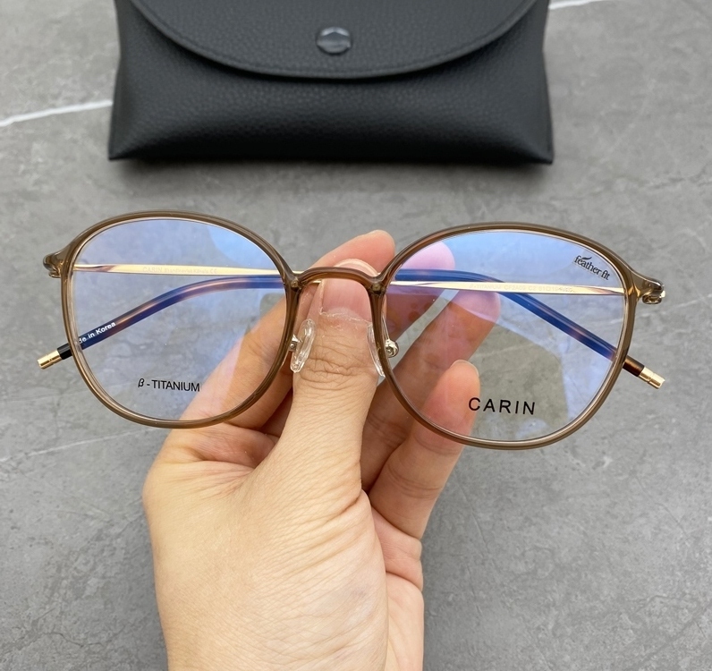 Korean Brand Eyeglass Frames, Ultra-Light 8g with Nose Pads, Women's Transparent Light-Colored Prescription and Non-Prescription Glasses