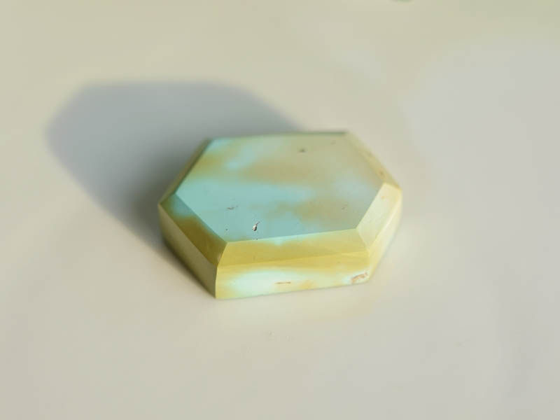 аксессуары для шеи 天然水晶原矿高瓷少纹菜籽黄绿色绿松石六边形裸石吊坠8.40克男女 According to Chang