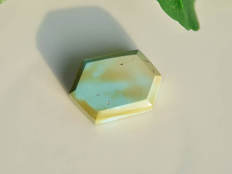 аксессуары для шеи 天然水晶原矿高瓷少纹菜籽黄绿色绿松石六边形裸石吊坠8.40克男女 According to Chang