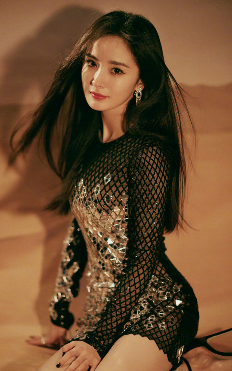 杨幂光影性感写真图片 (4).jpg