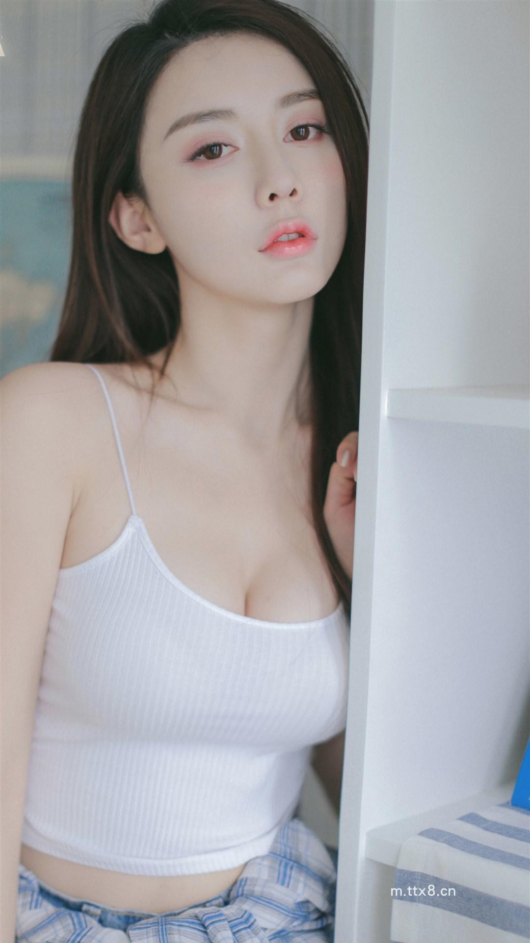 惹火美女酥胸美腿诱惑写真图片5.jpg