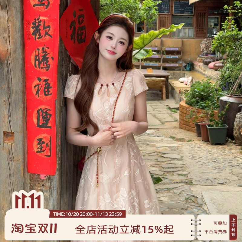 Qiqi Hengmang【锦上添花】New Chinese-Style Large Round-Neck Floral Jacquard Cheongsam Dress with Waist-Cinching and Slimming Effect for Women Qiqi Hengmang【锦上添花】New Chinese-Style Large Round-Neck Floral Jacquard Cheongsam Dress with Waist-Cinching and Slimming Effect for Women