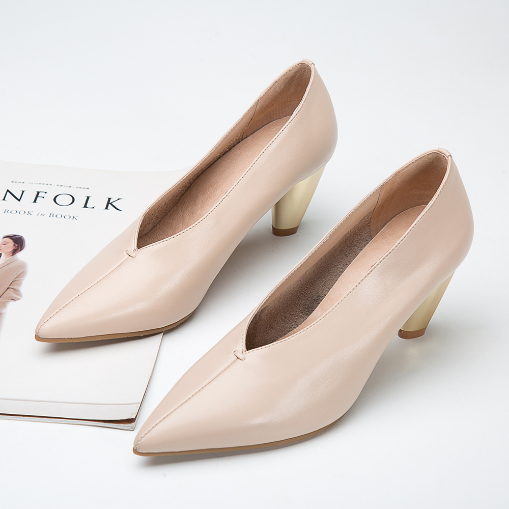 Thick-heeled pointed-toed single shoes women's 2022 autumn new leather size soft-soled comfortable high-heeled shoes retro grandma shoes