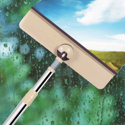 Скраивание и очистка окна] Протирайте односторонний телескопический скребок с телескопическим рычагом.