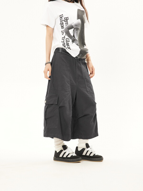 Zhl Studio American Retro Distressed Multi-Pocket Loose Cargo Shorts for Women with a High-End Feel, Wide-Leg Cropped Pants Zhl Studio American Retro Distressed Multi-Pocket Loose Cargo Shorts for Women with a High-End Feel, Wide-Leg Cropped Pants