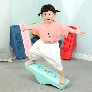 幼儿园平衡板儿童跷跷板玩具前庭感统训练器材家用室内木运动台