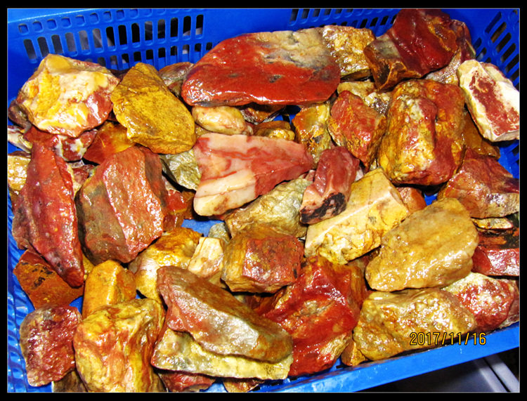 Fujian Sushi Stone Fujian Sushi Rock Large material seal of raw stone 500 grams