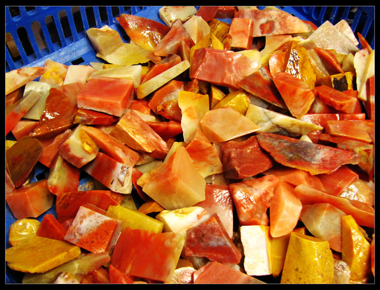 (Sanbao Zhai) natural Laos stone scraps, Poly stone, stone carving practice material small material 500 grams