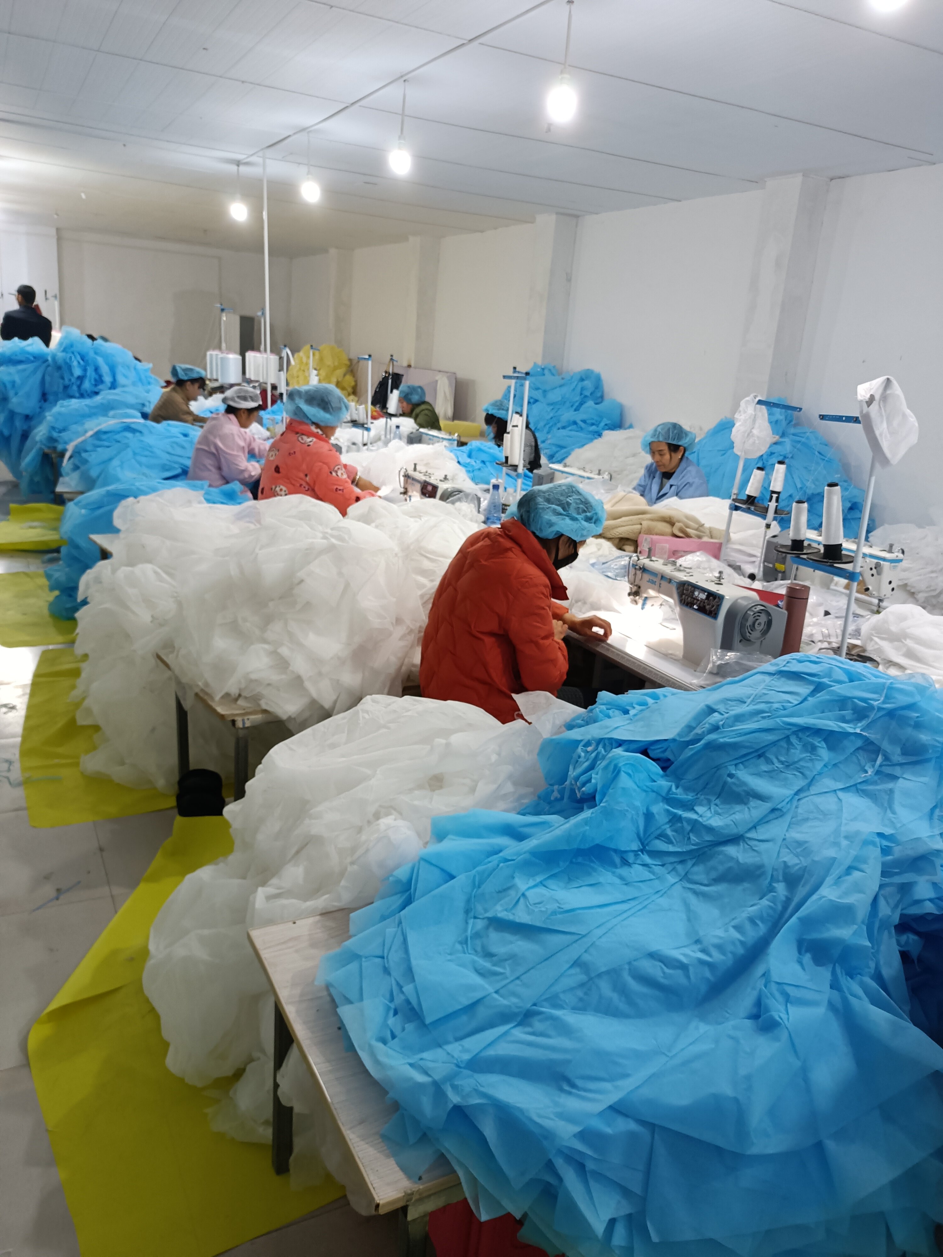 一次性成人防护服全身连体衣透气防尘隔离衣车间养殖防水工作服男