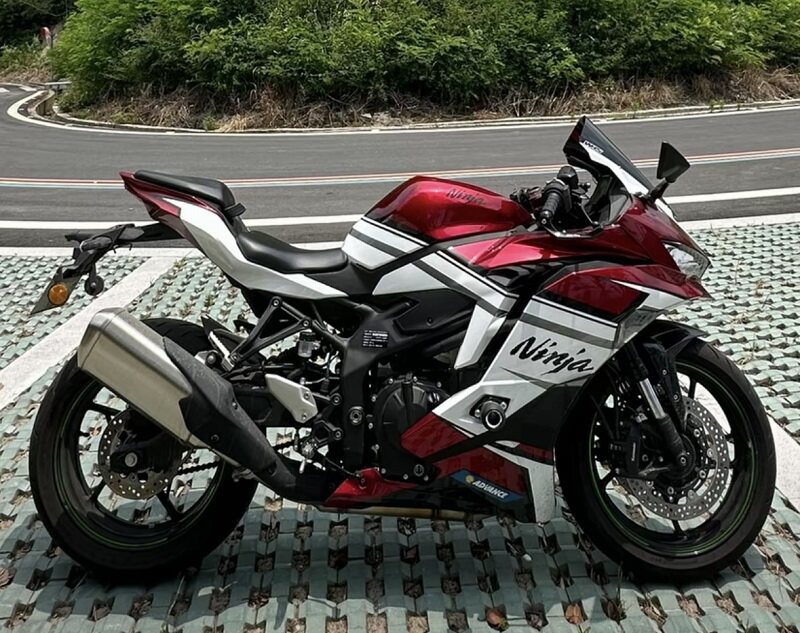 Kawasaki zx-4r/zx-4rr/zx25r 19-24 full fairing kit: transform your