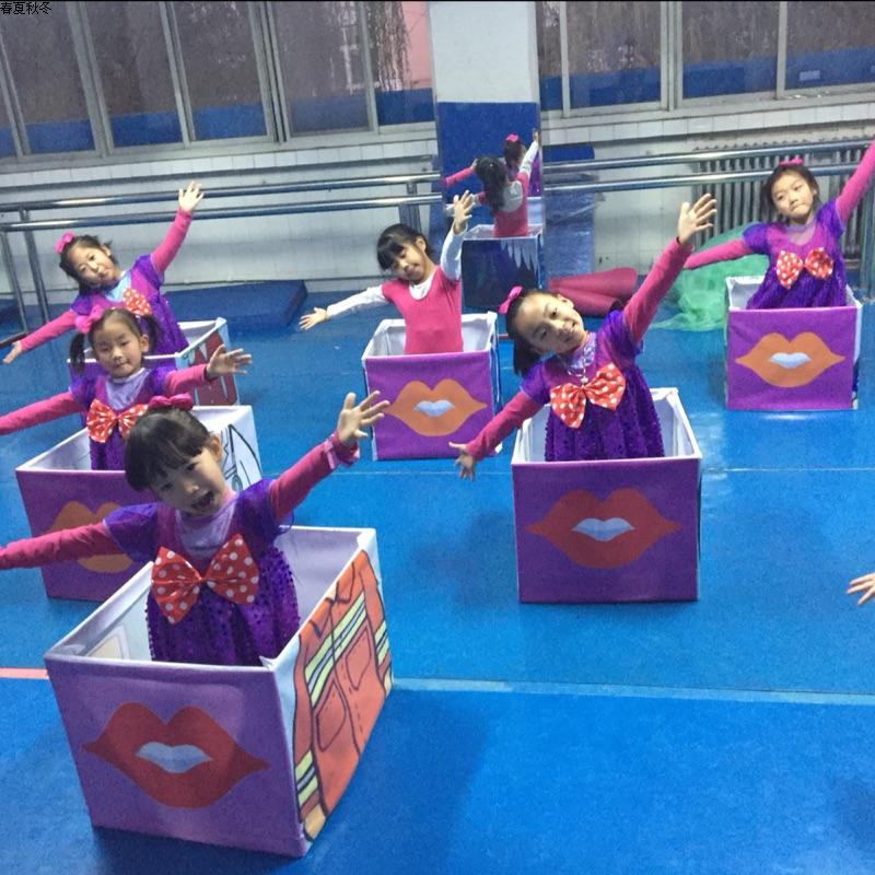 Ngày thiếu nhi, hộp phong cách Xiaohe thứ 8 mới, trang phục trong mơ, sequin trẻ em, váy xòe váy đầm trẻ em 13 tuổi