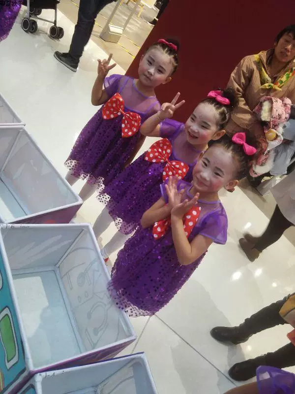 Ngày thiếu nhi, hộp phong cách Xiaohe thứ 8 mới, trang phục trong mơ, sequin trẻ em, váy xòe
