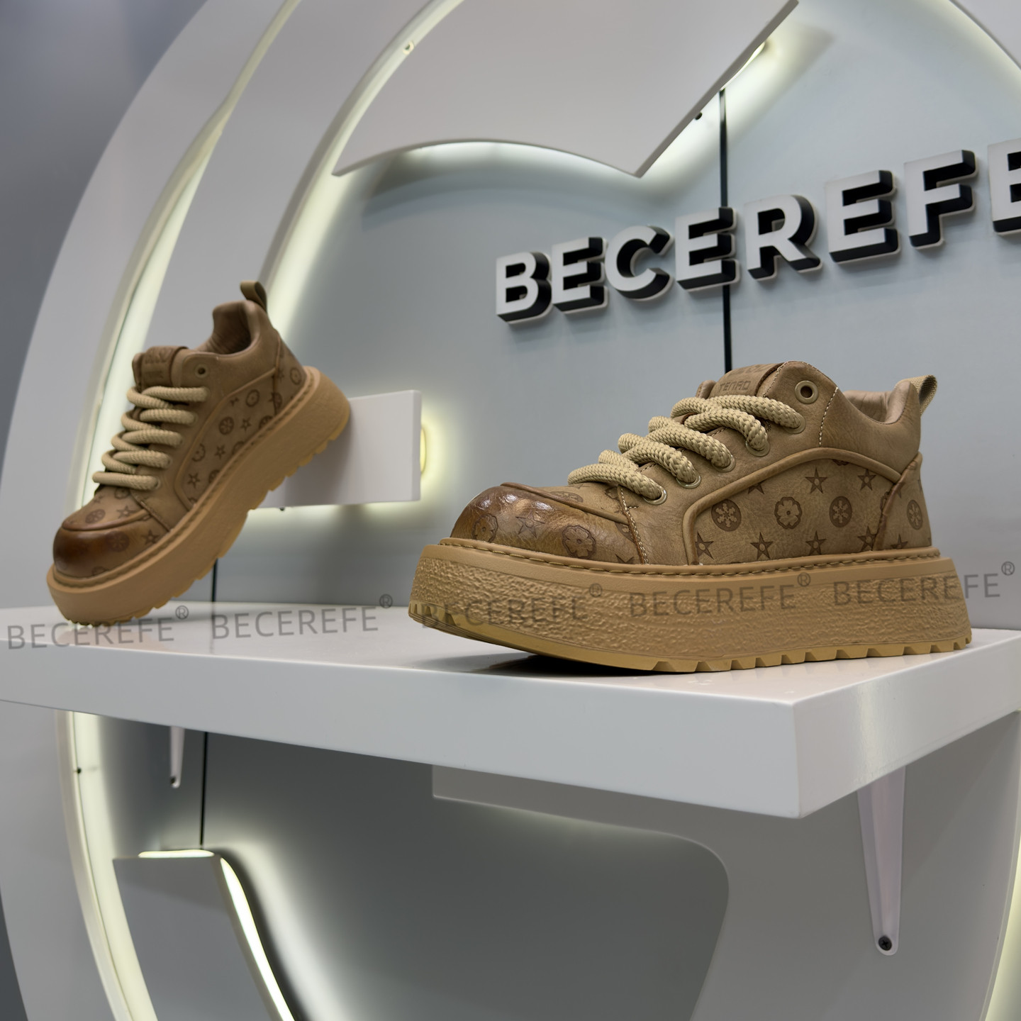 Becerefe/ легкая роскошная мужская обувь, новинка 2025 года, зимняя обувь на толстой подошве, трендовая универсальная спортивная повседневная обувь на увеличенном...