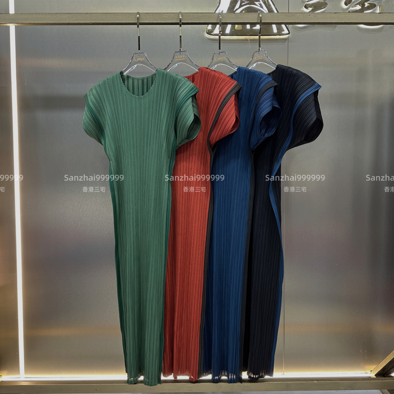 Plus Size Pleated Summer New Fashion Color-Blocked Double-Layer Short-Sleeved Round Neck Dress Simple and High-End Mid-Length Skirt Plus Size Pleated Summer New Fashion Color-Blocked Double-Layer Short-Sleeved Round Neck Dress Simple and High-End Mid-Length Skirt