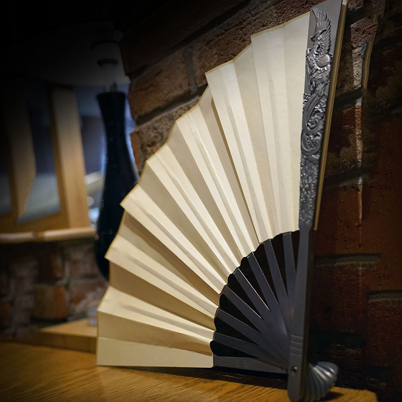 Titanium alloy folded fan 70, 80, 90 inch ancient square kung fu fan tactics tai chi fan self-defense fan Mingshi second generation dragon and phoenix