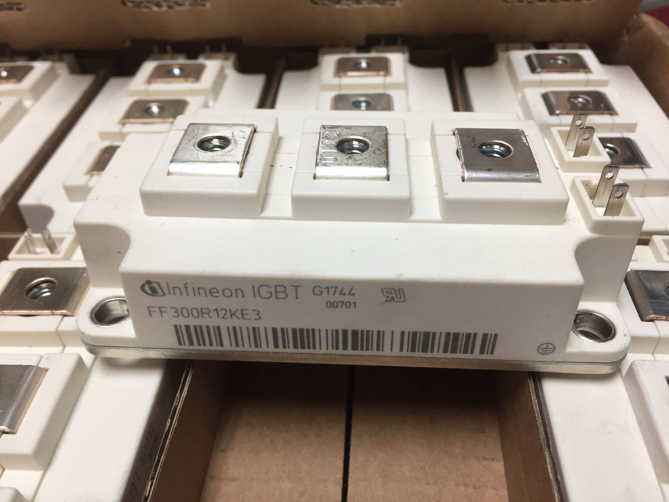 FF150R12KE3G FF200R12KE3 FF300R12KE3 FF400R12KE3 FF450R12KE3