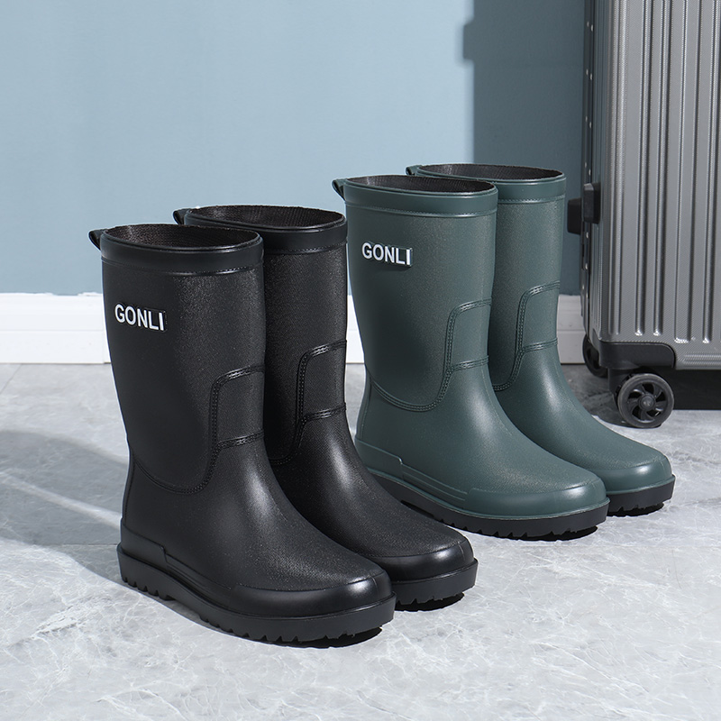 Mid-barrel rain boots men's water shoes fashion waterproof women's rain boots short barrel adult rubber shoes non-slip water boots labor security plus fleece warmth