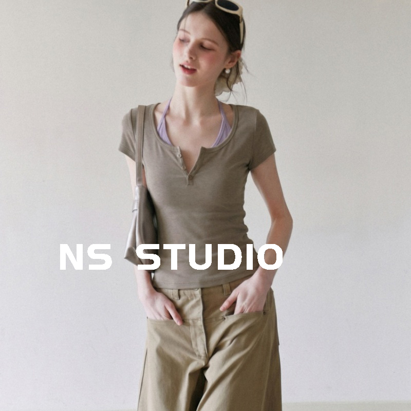 Halter Neck Fake Two-Piece Regular Shoulder Short-Sleeve T-Shirt for Women, Summer 2026 New Style, V-Neck Slim Fit Short Top with a Sense of Design