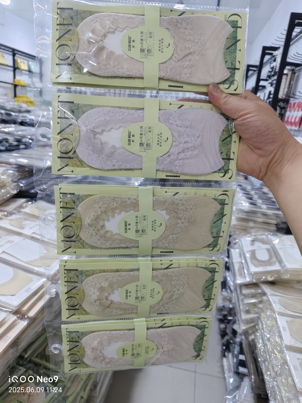 Wood Color. Women's Genuine High-End Invisible Socks That Won'T Fall Off. Breathable and Comfortable.