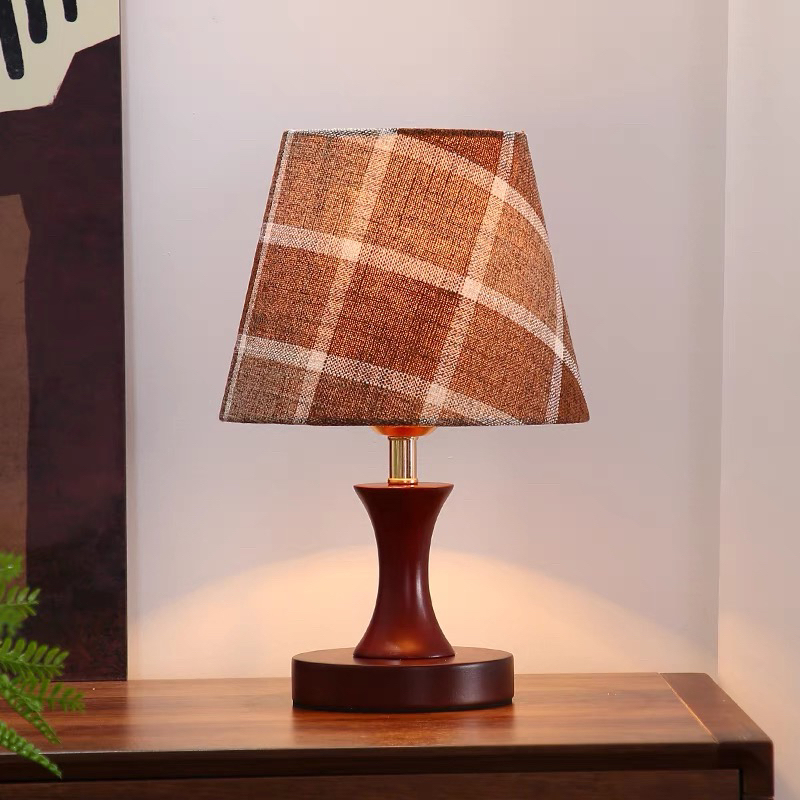 New Chinese-Style Table Lamp for Bedroom Bedside, Antique-Style Dimmable Long-Lasting Lamp, American Retro High-End Solid Wood Eye-Protecting Table Lamp