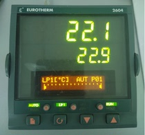 EUROTHERM UKs Euro 2604 thermostat PID regulator valve controls carbon control original loading