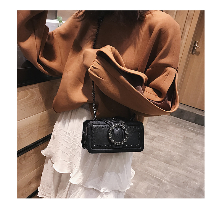 Women's Small Pu Leather Solid Color Streetwear Magnetic Buckle Crossbody Bag display picture 1