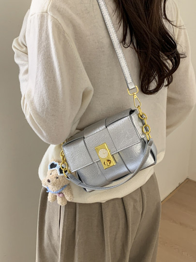 Unique Women's Bag for Fall and Winter 2026, New Niche Design Woven Shoulder Crossbody Bag, Popular Style ins Small Square Bag