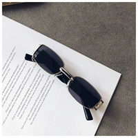 Серебряная рама черная серая пленка