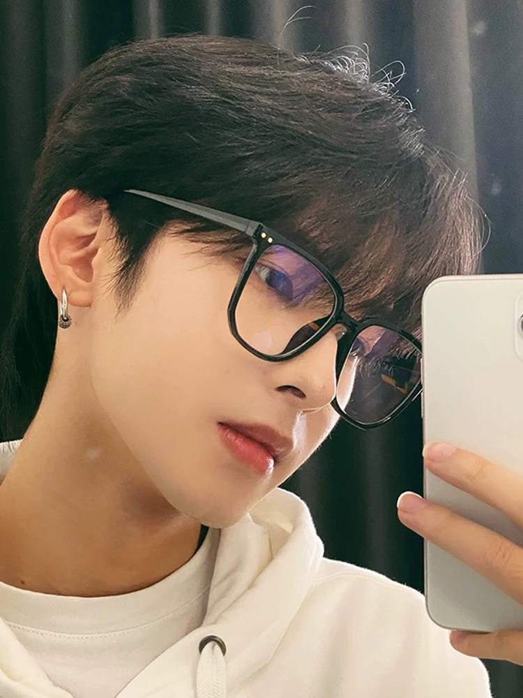 No-Makeup Color-Changing Blue Light Blocking Glasses for Women, Large Frame, Face-Slimming, Ready-Made Myopia Glasses, Non-Prescription Glasses, Retro Eyeglass Frames for Men