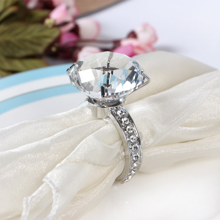 Boilerplate room upscale luxury dining buckle Hotel Western Dining Table Napkin Rings Modern Diamond Ring Napkin Buttons
