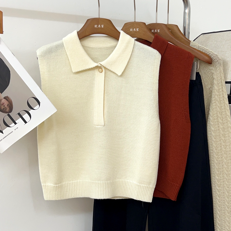 Minimalist Korean-Style 100% Merino Wool Knitted Lapel Vest for Women, Autumn Season, Petite Size, Sleeveless Sweater Vest for Layering