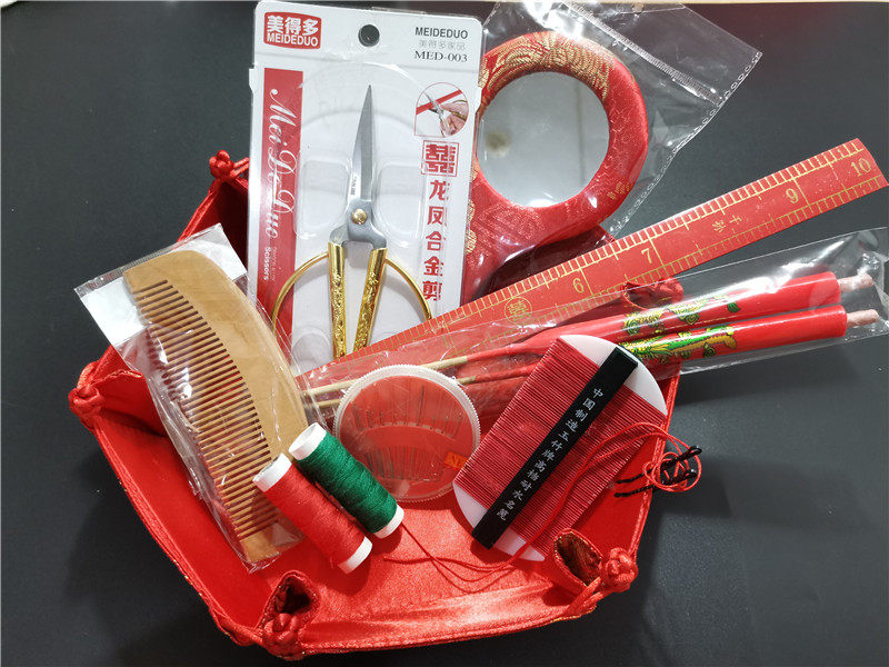 Hong Kong-Macao Wedding Supplies Bridal Dowry Dowry Escort to the traditional custom of male and female family The wedding suit Red comb descendants ruler-Taobao