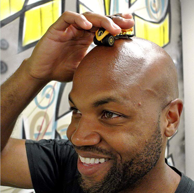 Self-service shaving head artifact portable men's bald head music manual self-shaving head car self-service shaving head device