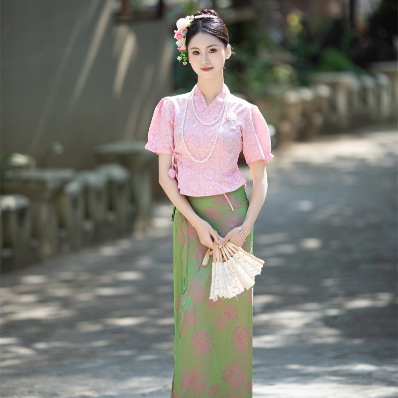 サバリピンクパープルの新しい中国風のダイ族の服モダンで改良された民族風のスーツ