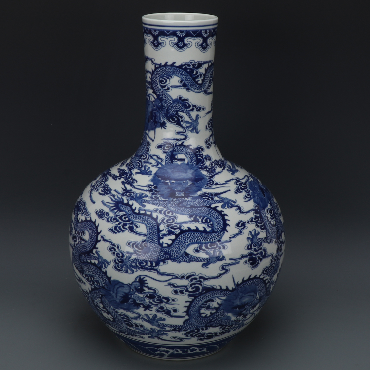 Qing Qianlong Blue and White Jiulong Tianqiu Bottle Antique Antique Antique Porcelain New Chinese decoration decoration Used goods Old goods