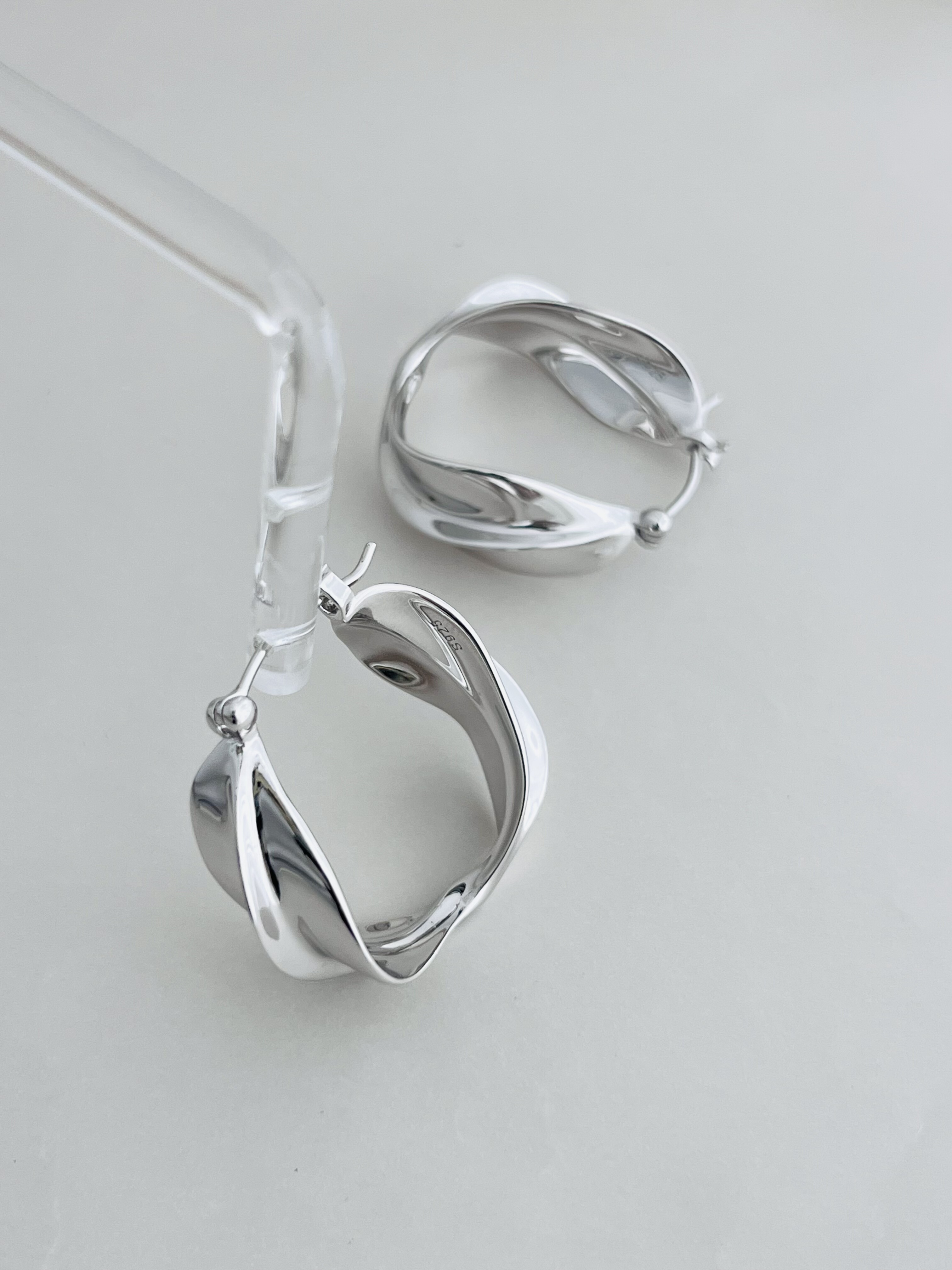 银饰耳饰 设计师高定款通体s925纯银镀铑金扭曲耳圈小众高级时尚耳圈 Other home