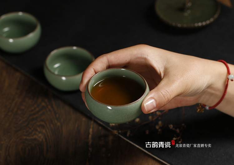 Vương miện vội vã tăng vọt Longquan celadon kungfu bộ trà tách trà ba chân ly anh lò rượu ly đặc biệt cung cấp ly rượu bình thủy tinh pha trà