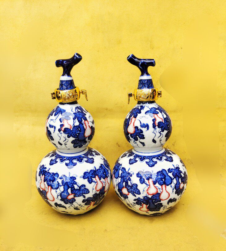 Old wine bottle collection 2 catties of green flowers gourd pair of empty bottles Jingdezhen ceramic collection Decorative Pendulum