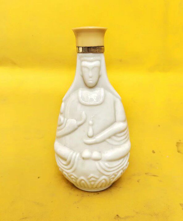 Old Wine Bottle Collection Character Guanyin Pure White Air Wine Bottle Decoration Furnishing