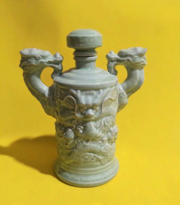 Foreign wine bottle empty bottle decoration Jingdezhen ceramic celadon embossed Shuanglong wine bottle sealed 1kg empty wine bottle