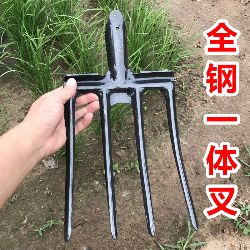 Turning the ground and loosening the soil artifact to open up wasteland and plant vegetables for small-scale farming with dung steel fork large pitchfork digging garlic onion ginger sweet potato tool