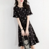 Экспорт иностранной торговли французская итальянская женская одежда крупная бренда бренда снятие кабинета скидка баланс одно единственное платье с рыбным хвостом