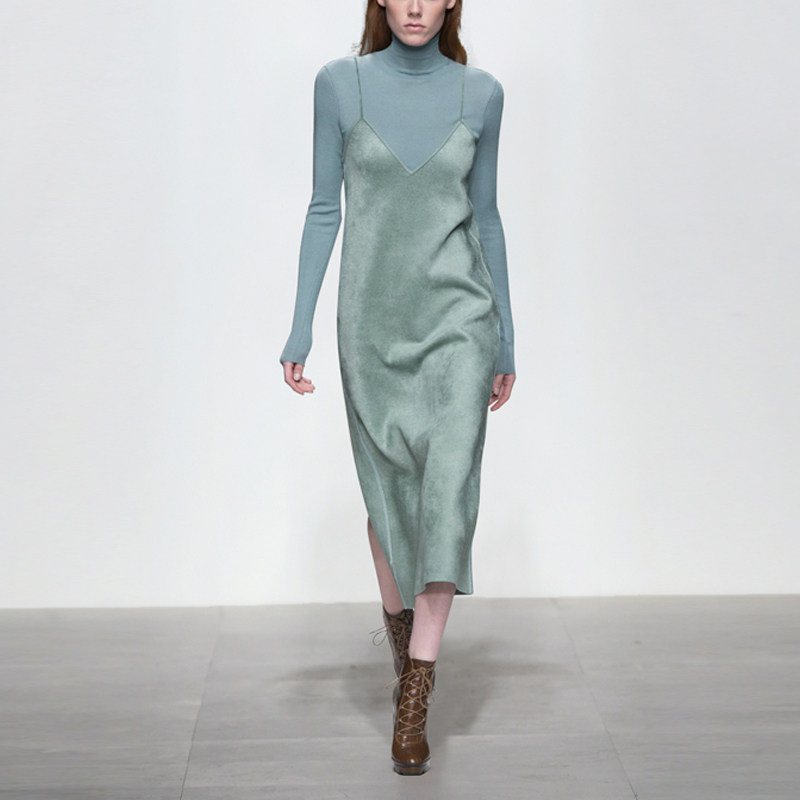 2017冬装新款 欧美时尚气质高领修身打底上衣+收腰开叉吊带裙