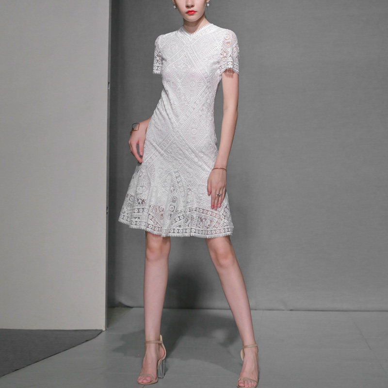 2017夏季新款潮女装时尚气质小V领荷叶摆收腰白色蕾丝连衣裙