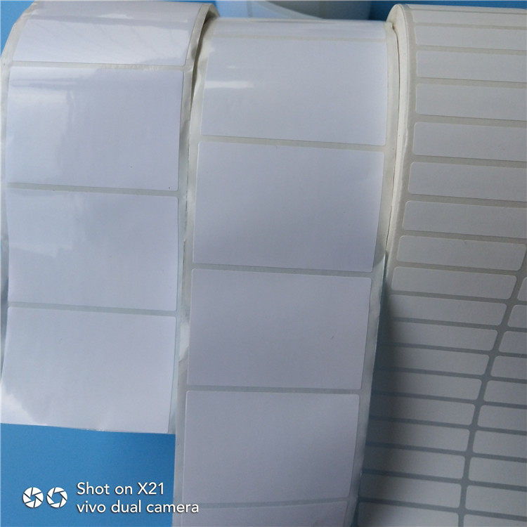 Spot white high stick adhesive label paper 40 * 25PET barcode sticker PVC waterproof oil high temperature resistant to tear