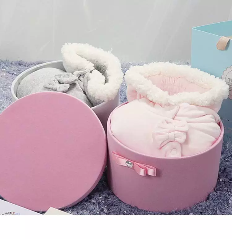 Hộp quà cho bé sơ sinh mùa đông cừu cashmere áo len đặt hộp quần yếm ấm cộng với nhung dày quà tặng bé