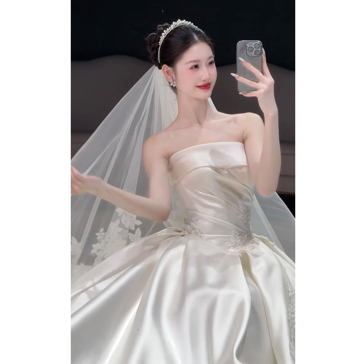Белое атласное легкое свадебное платье-тюбик bride 2026 new fugitive princess high-end welcome с шлейфом из основной пряжи