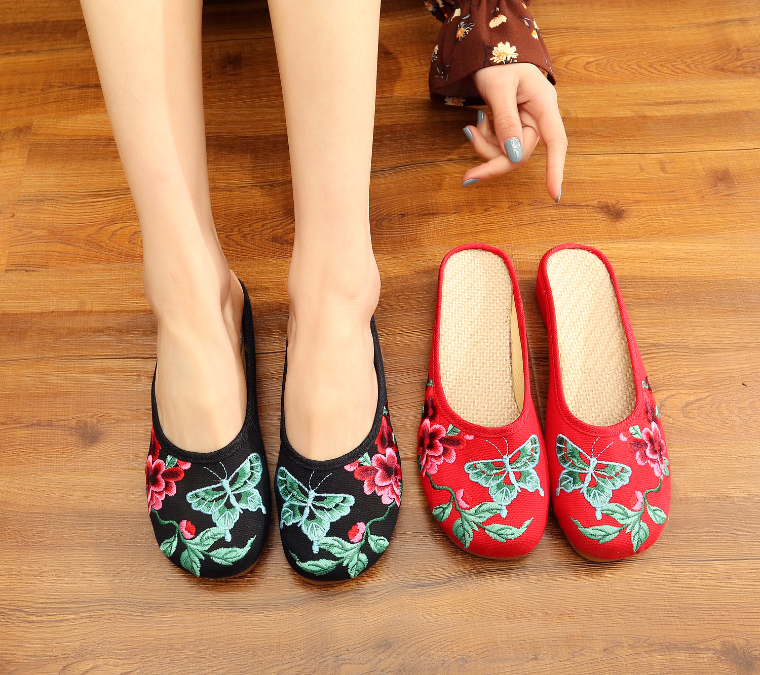 New style red summer flat bottom old Beijing embroidered cloth slippers Baotou home half drag women's ethnic sandals and slippers tendon